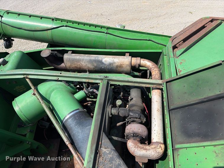 image for item YA4525 1990 John Deere 9400 combine