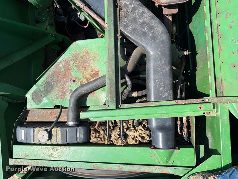 image for item YA4525 1990 John Deere 9400 combine