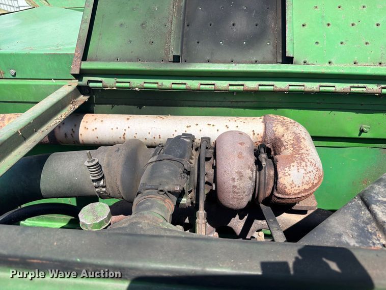 image for item YA4525 1990 John Deere 9400 combine