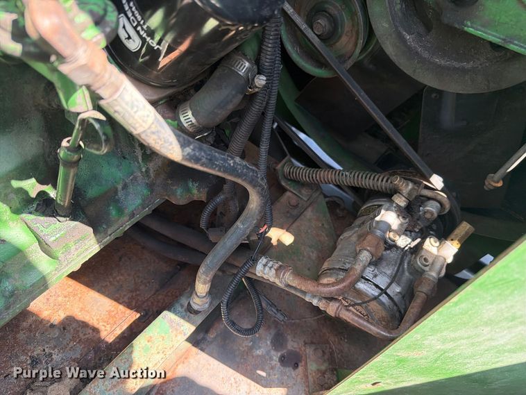 image for item YA4525 1990 John Deere 9400 combine