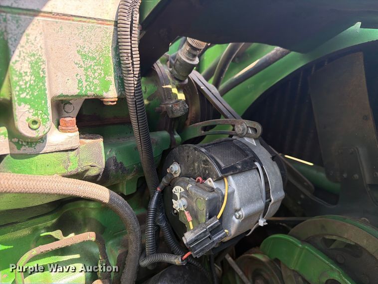 image for item YA4525 1990 John Deere 9400 combine