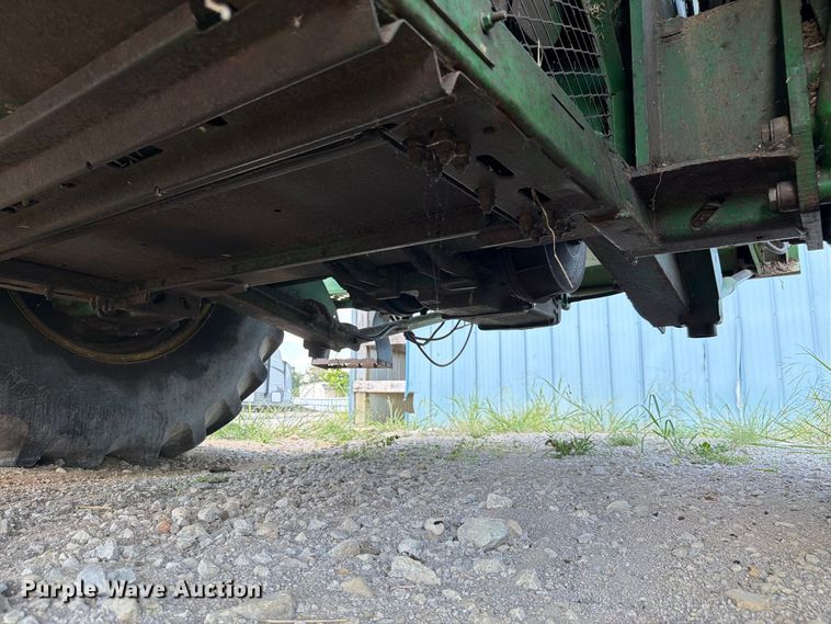 image for item YA4525 1990 John Deere 9400 combine
