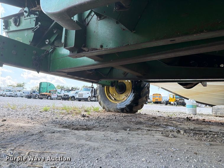 image for item YA4525 1990 John Deere 9400 combine