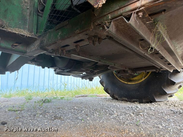 image for item YA4525 1990 John Deere 9400 combine