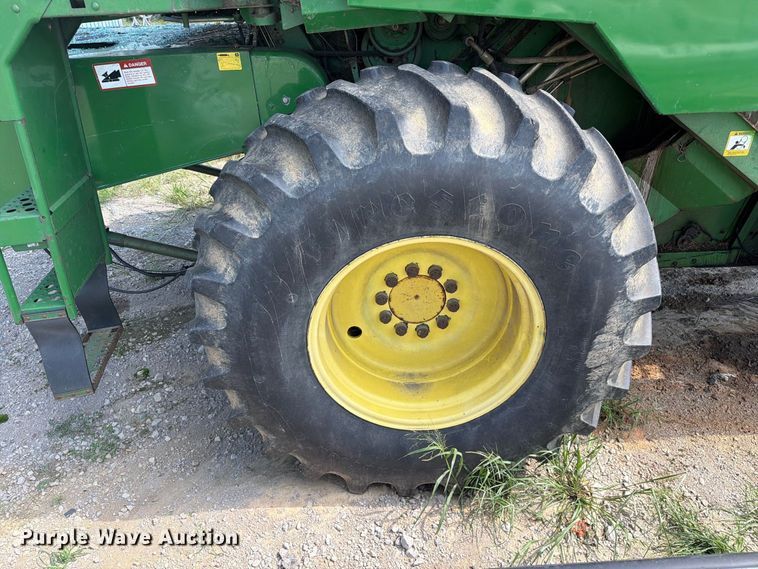 image for item YA4525 1990 John Deere 9400 combine