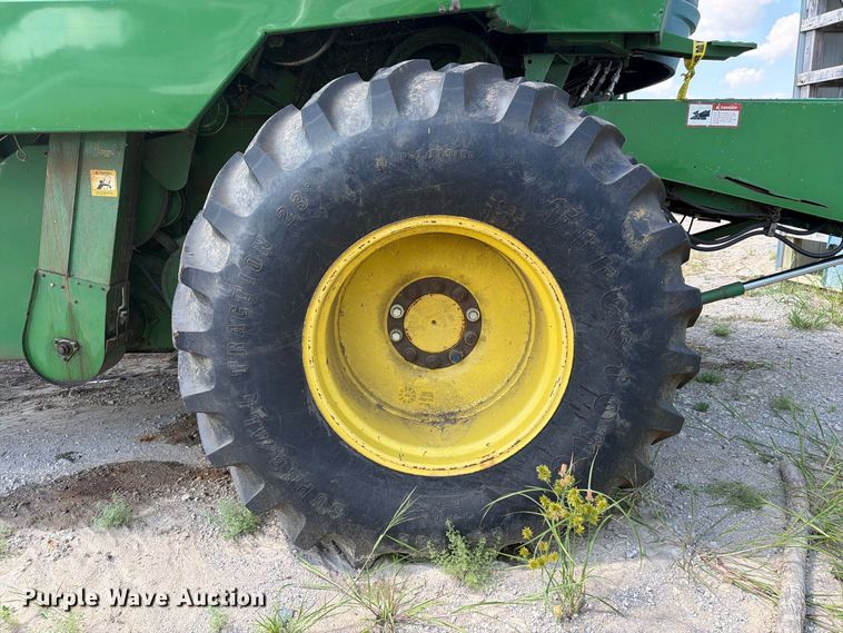 image for item YA4525 1990 John Deere 9400 combine