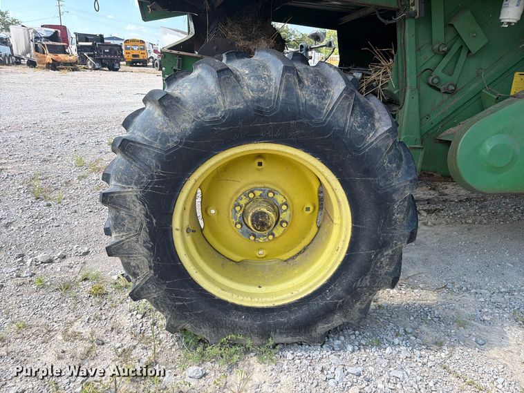 image for item YA4525 1990 John Deere 9400 combine