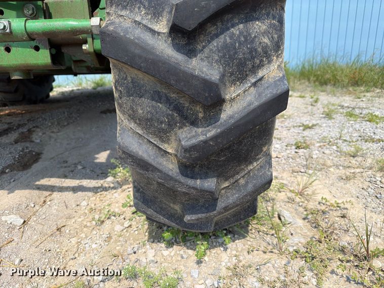 image for item YA4525 1990 John Deere 9400 combine