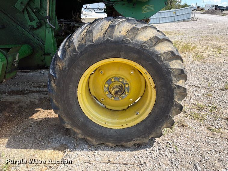 image for item YA4525 1990 John Deere 9400 combine