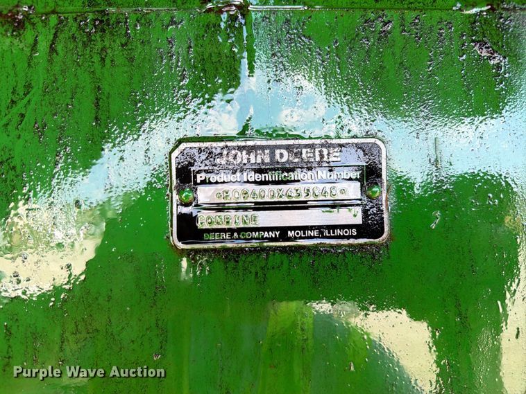 image for item YA4525 1990 John Deere 9400 combine