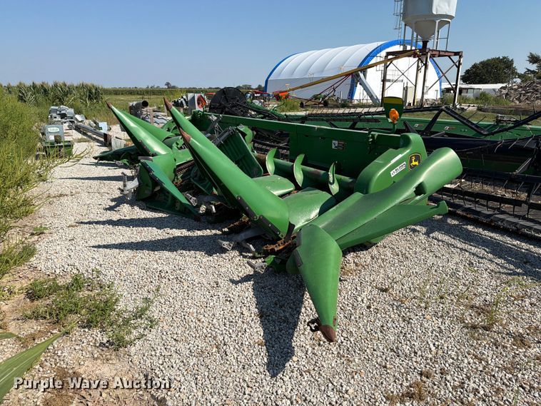 image for item YA4765 2012 John Deere 608C corn head