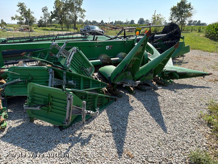 image for item YA4765 2012 John Deere 608C corn head