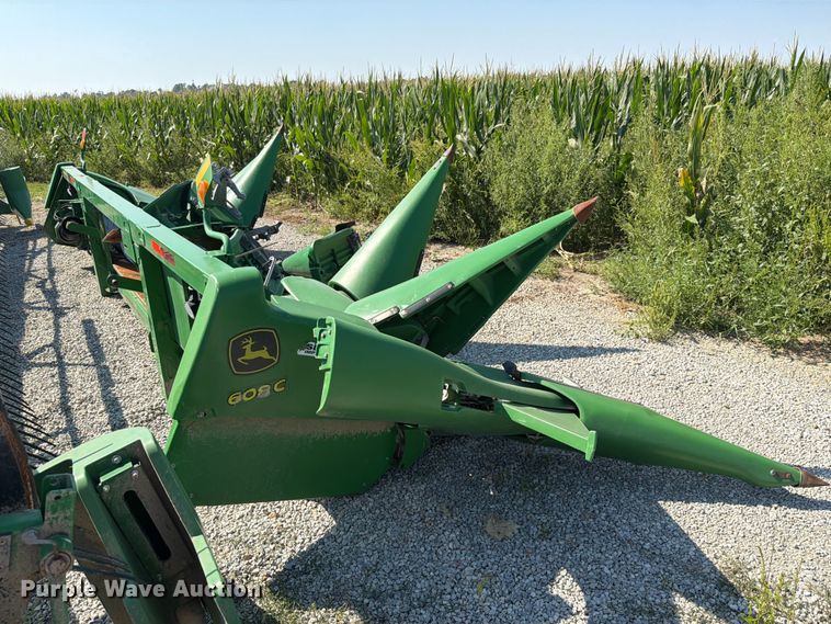 image for item YA4765 2012 John Deere 608C corn head