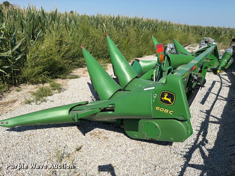 image for item YA4765 2012 John Deere 608C corn head