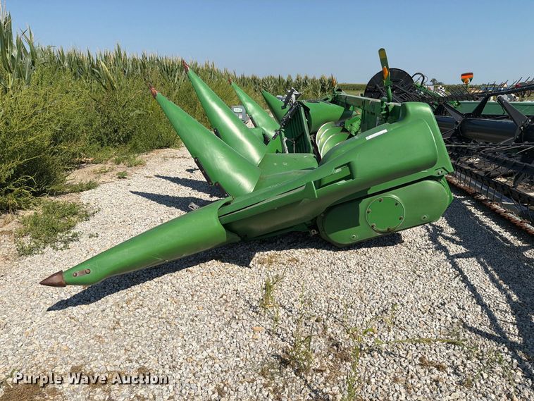 image for item YA4765 2012 John Deere 608C corn head