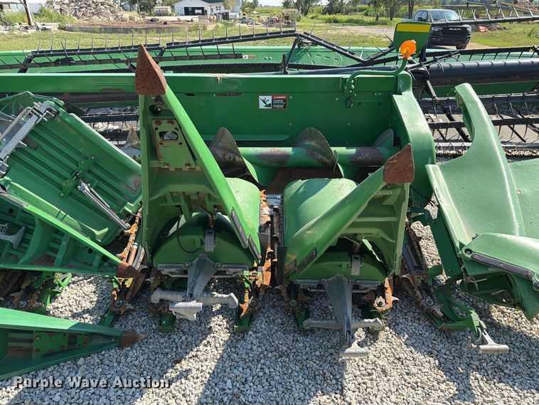 image for item YA4765 2012 John Deere 608C corn head