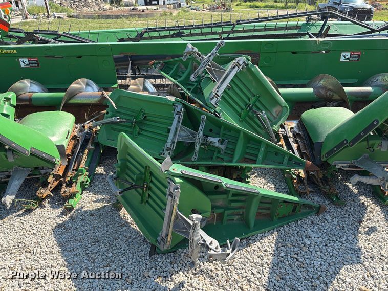 image for item YA4765 2012 John Deere 608C corn head