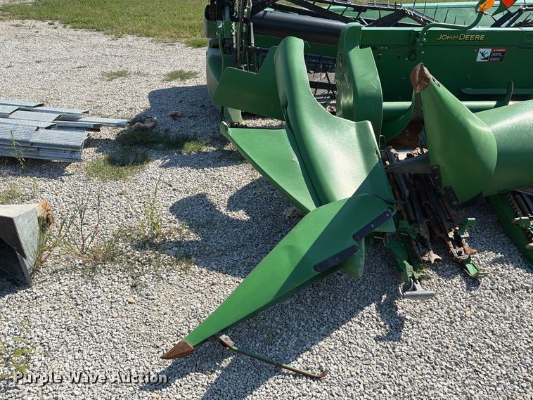 image for item YA4765 2012 John Deere 608C corn head