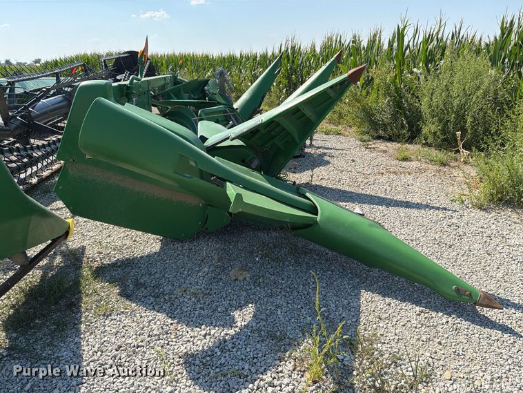 image for item YA4765 2012 John Deere 608C corn head
