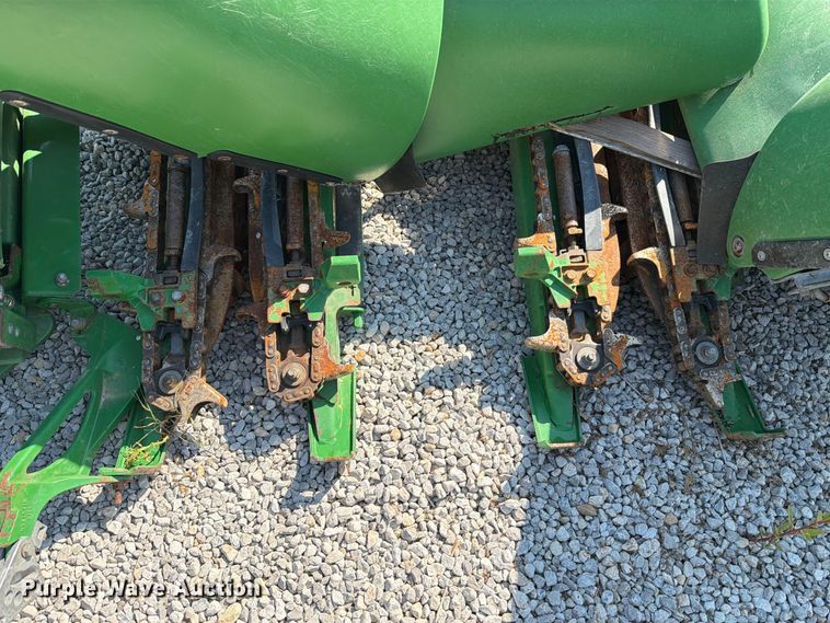 image for item YA4765 2012 John Deere 608C corn head