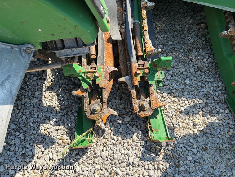 image for item YA4765 2012 John Deere 608C corn head