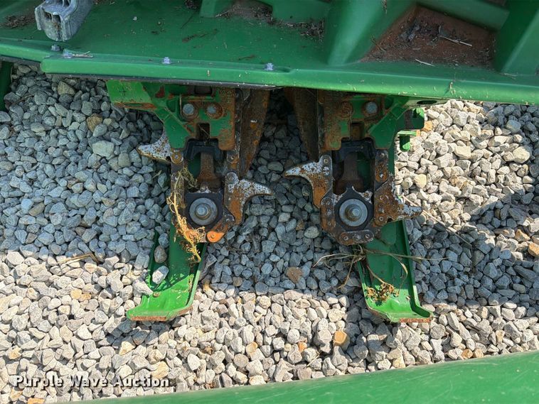 image for item YA4765 2012 John Deere 608C corn head