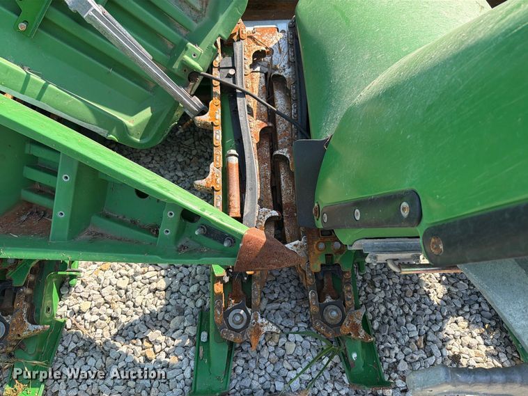 image for item YA4765 2012 John Deere 608C corn head