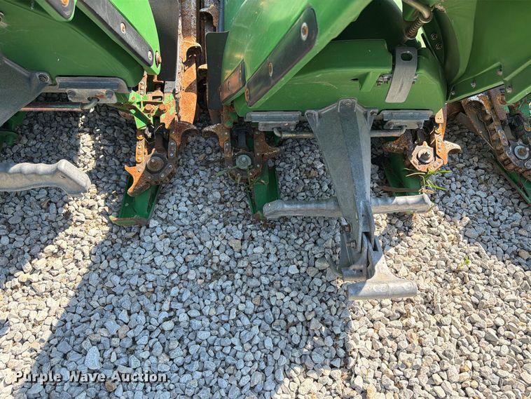 image for item YA4765 2012 John Deere 608C corn head