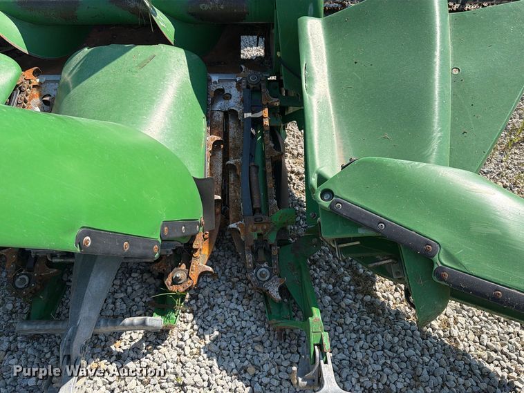 image for item YA4765 2012 John Deere 608C corn head