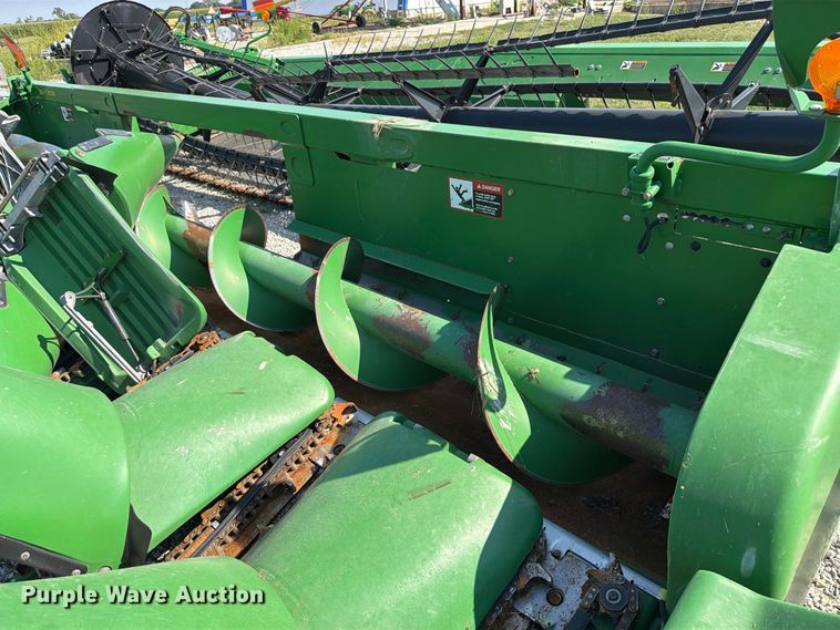 image for item YA4765 2012 John Deere 608C corn head