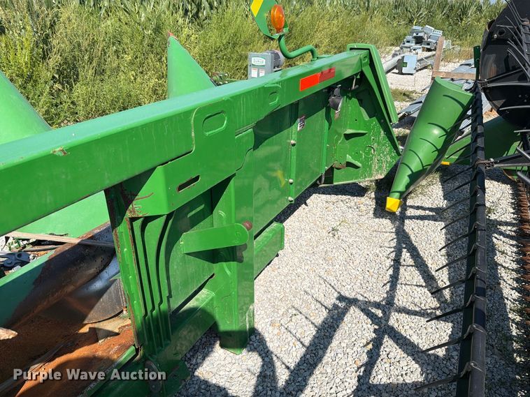 image for item YA4765 2012 John Deere 608C corn head