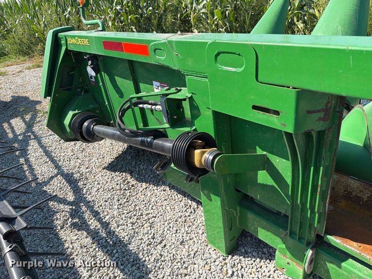 image for item YA4765 2012 John Deere 608C corn head