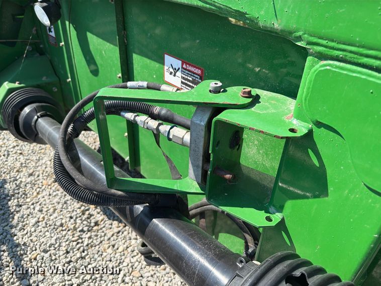 image for item YA4765 2012 John Deere 608C corn head