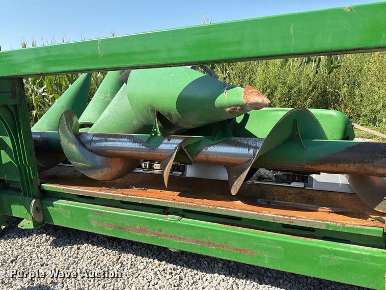 image for item YA4765 2012 John Deere 608C corn head
