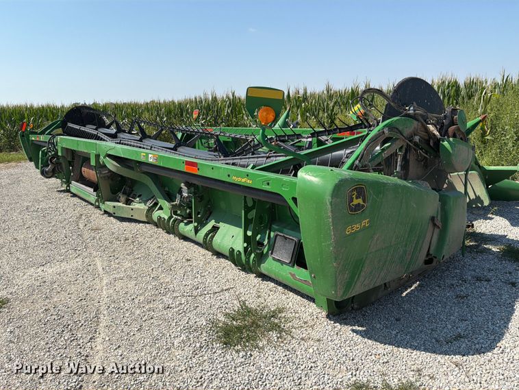 image for item YA4766 2014 John Deere 635FD HydraFlex flex draper head