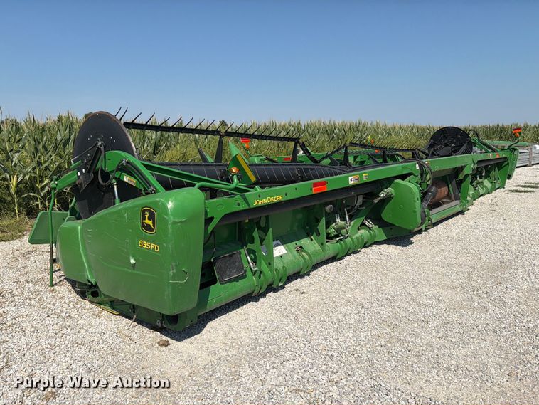 image for item YA4766 2014 John Deere 635FD HydraFlex flex draper head