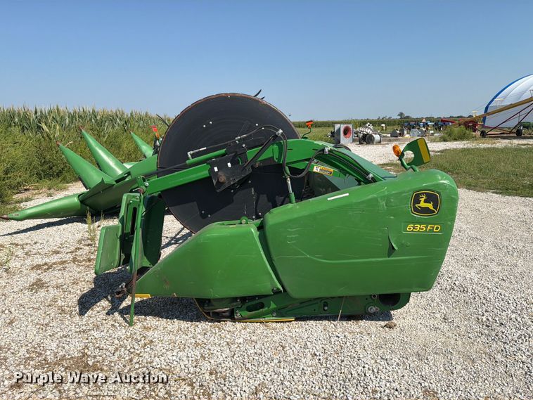 image for item YA4766 2014 John Deere 635FD HydraFlex flex draper head