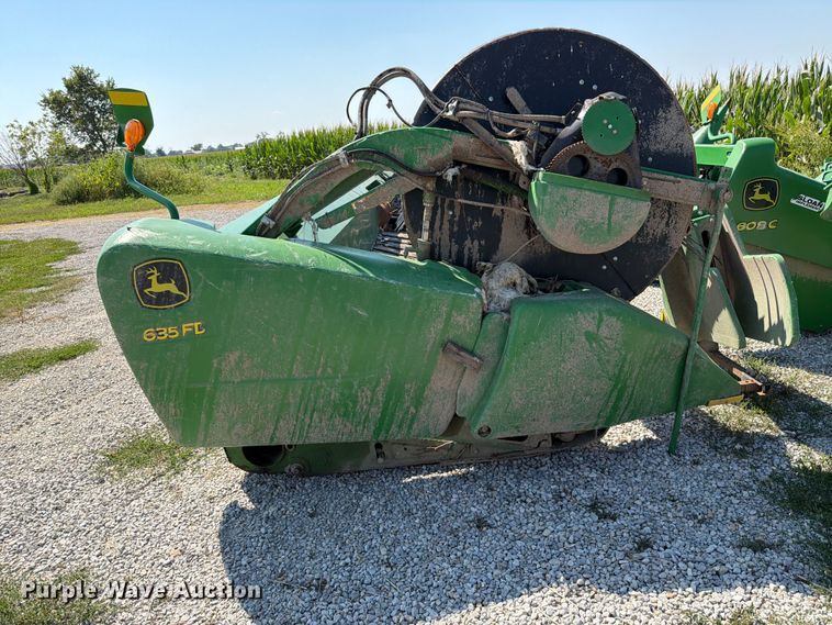 image for item YA4766 2014 John Deere 635FD HydraFlex flex draper head
