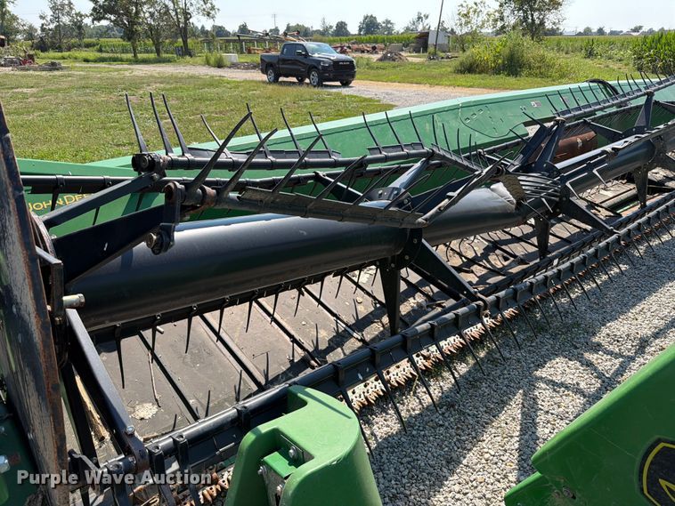 image for item YA4766 2014 John Deere 635FD HydraFlex flex draper head