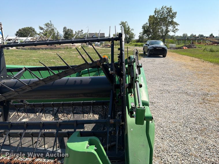 image for item YA4766 2014 John Deere 635FD HydraFlex flex draper head