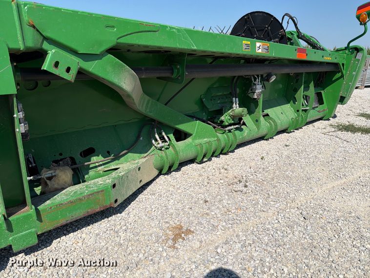 image for item YA4766 2014 John Deere 635FD HydraFlex flex draper head