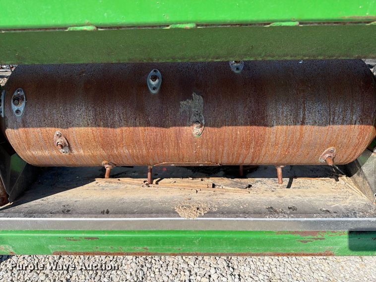 image for item YA4766 2014 John Deere 635FD HydraFlex flex draper head