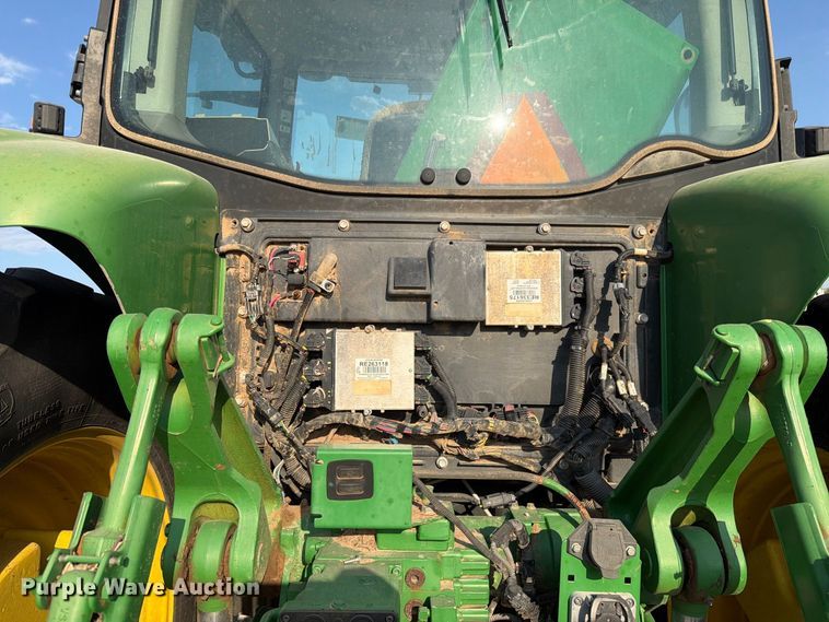 image for item YA4834 2013 John Deere 8285R MFWD tractor
