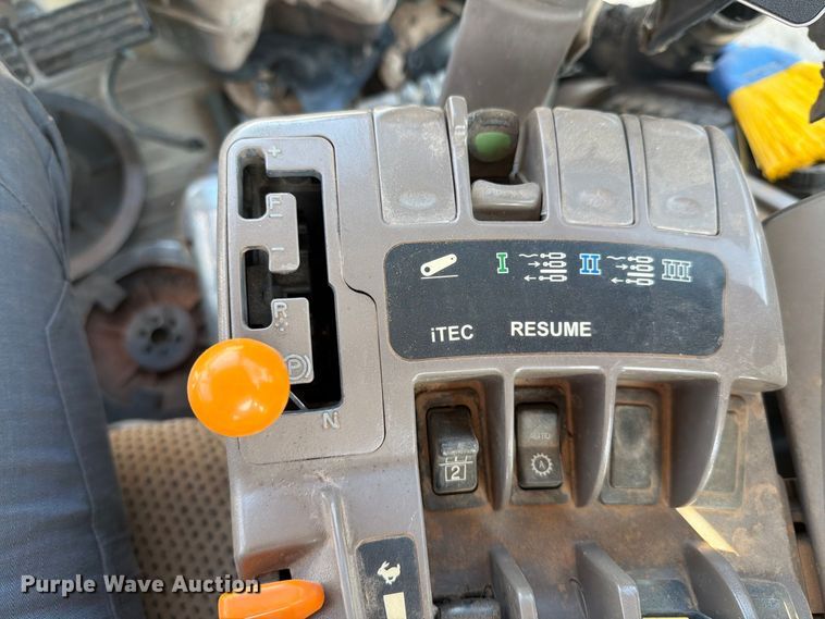 image for item YA4834 2013 John Deere 8285R MFWD tractor
