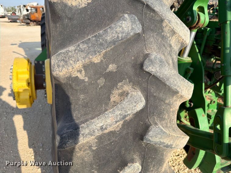 image for item YA4834 2013 John Deere 8285R MFWD tractor