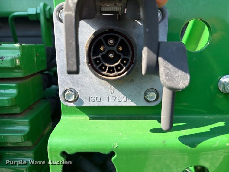 image for item YA4894 2016 John Deere 7230R MFWD tractor