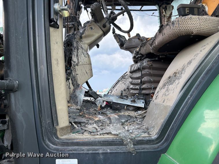 image for item YA4894 2016 John Deere 7230R MFWD tractor