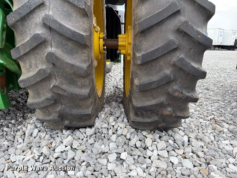 image for item YA4894 2016 John Deere 7230R MFWD tractor