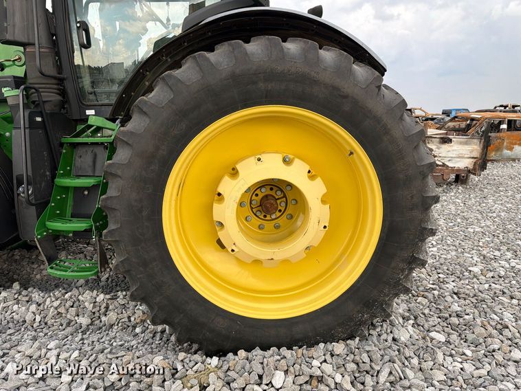 image for item YA4894 2016 John Deere 7230R MFWD tractor