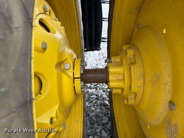 image for item YA4894 2016 John Deere 7230R MFWD tractor